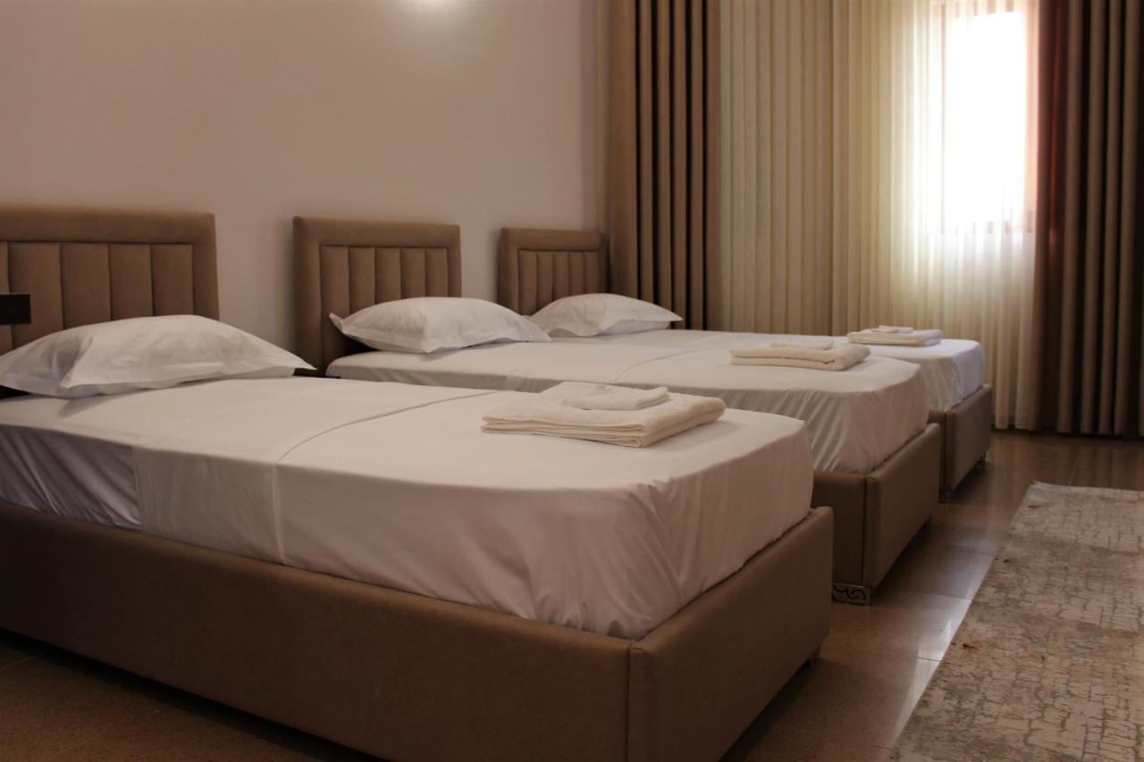 Hotel Vila Maledhi Berat Exteriör bild