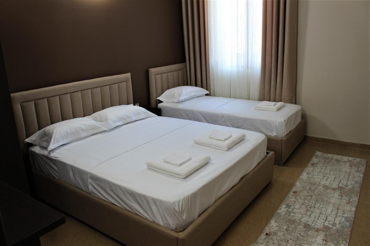 Hotel Vila Maledhi Berat Exteriör bild