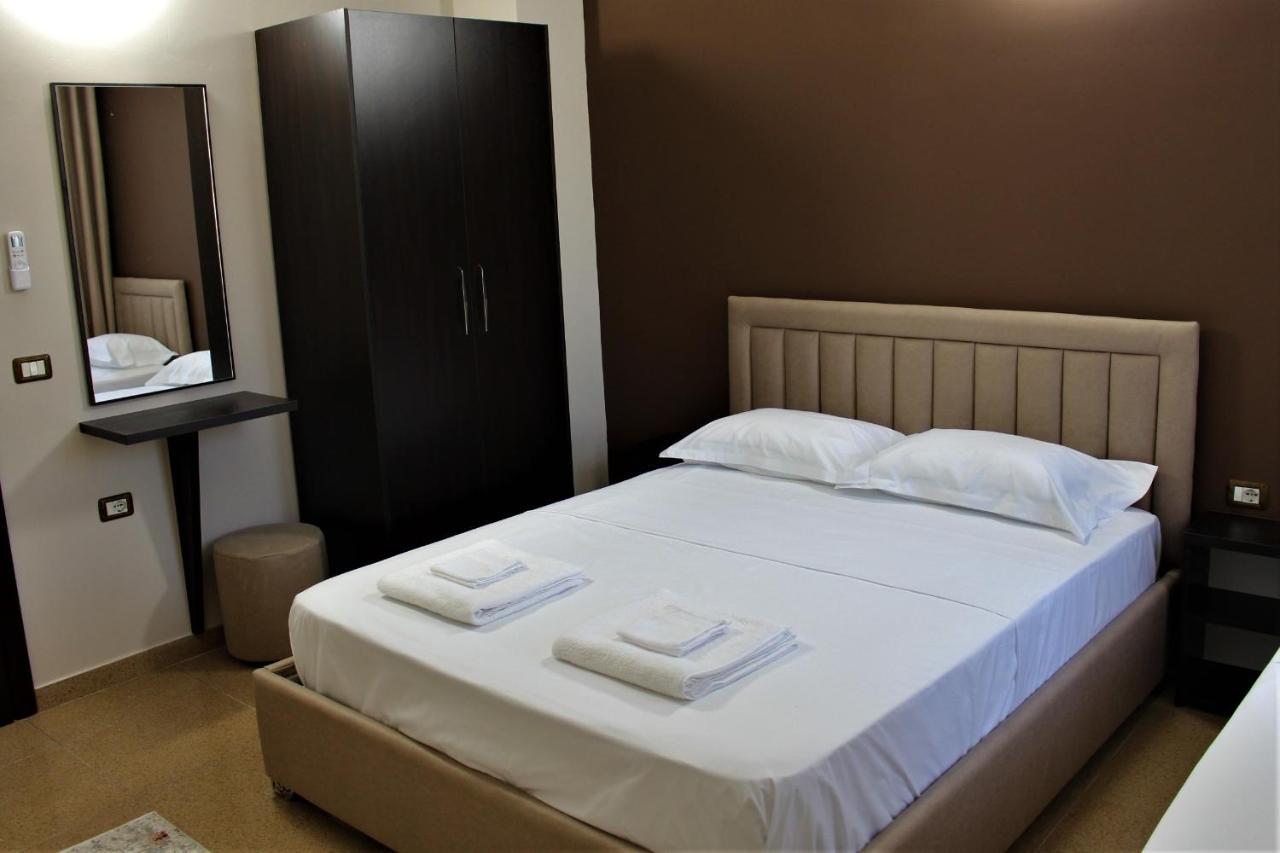Hotel Vila Maledhi Berat Exteriör bild