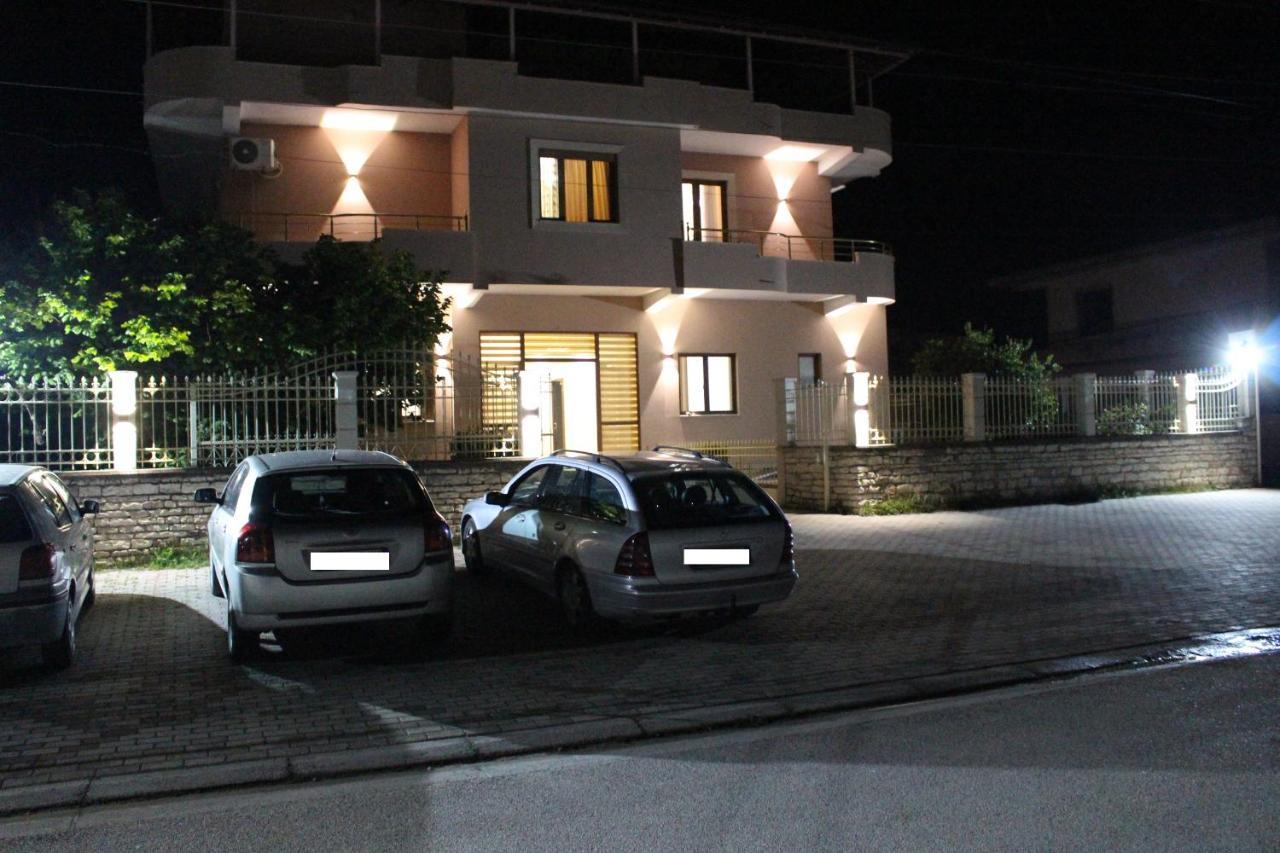 Hotel Vila Maledhi Berat Exteriör bild