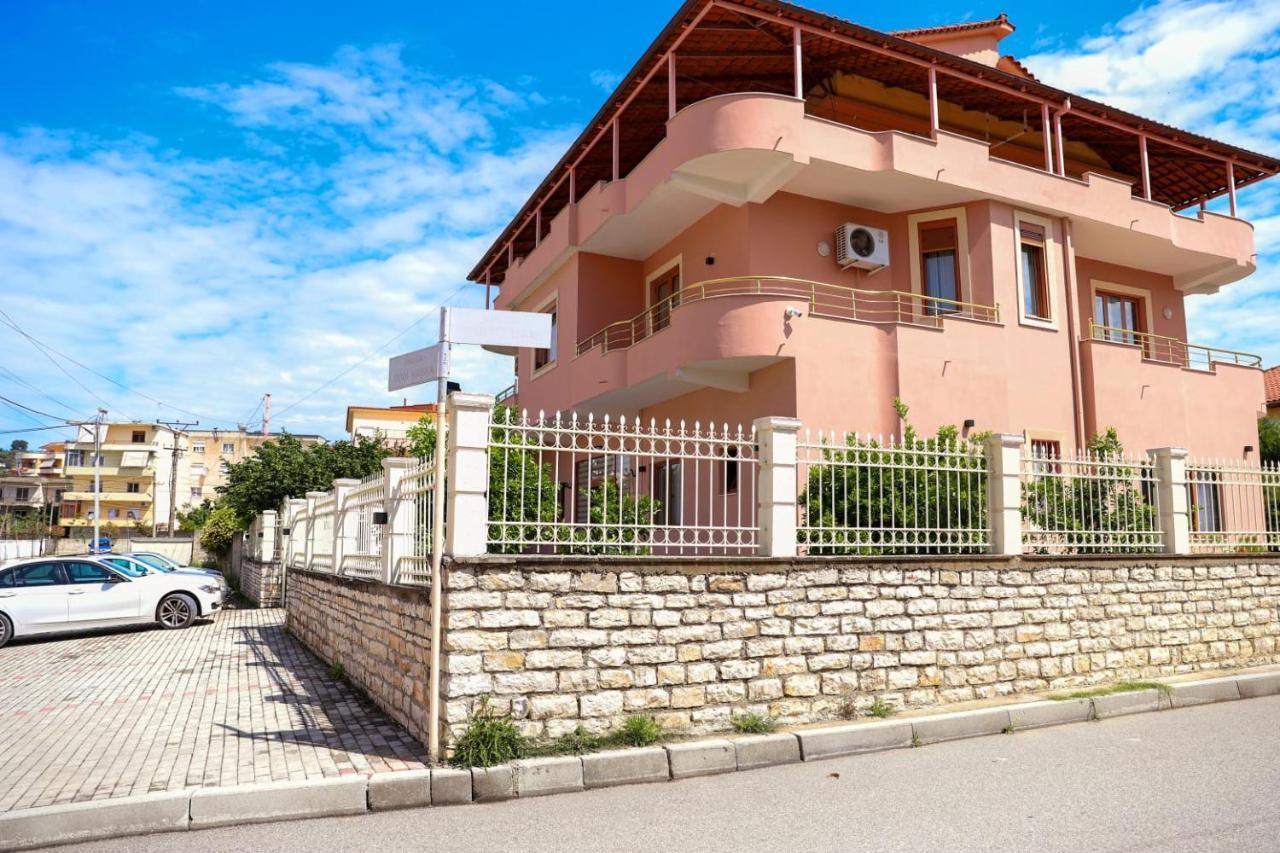 Hotel Vila Maledhi Berat Exteriör bild