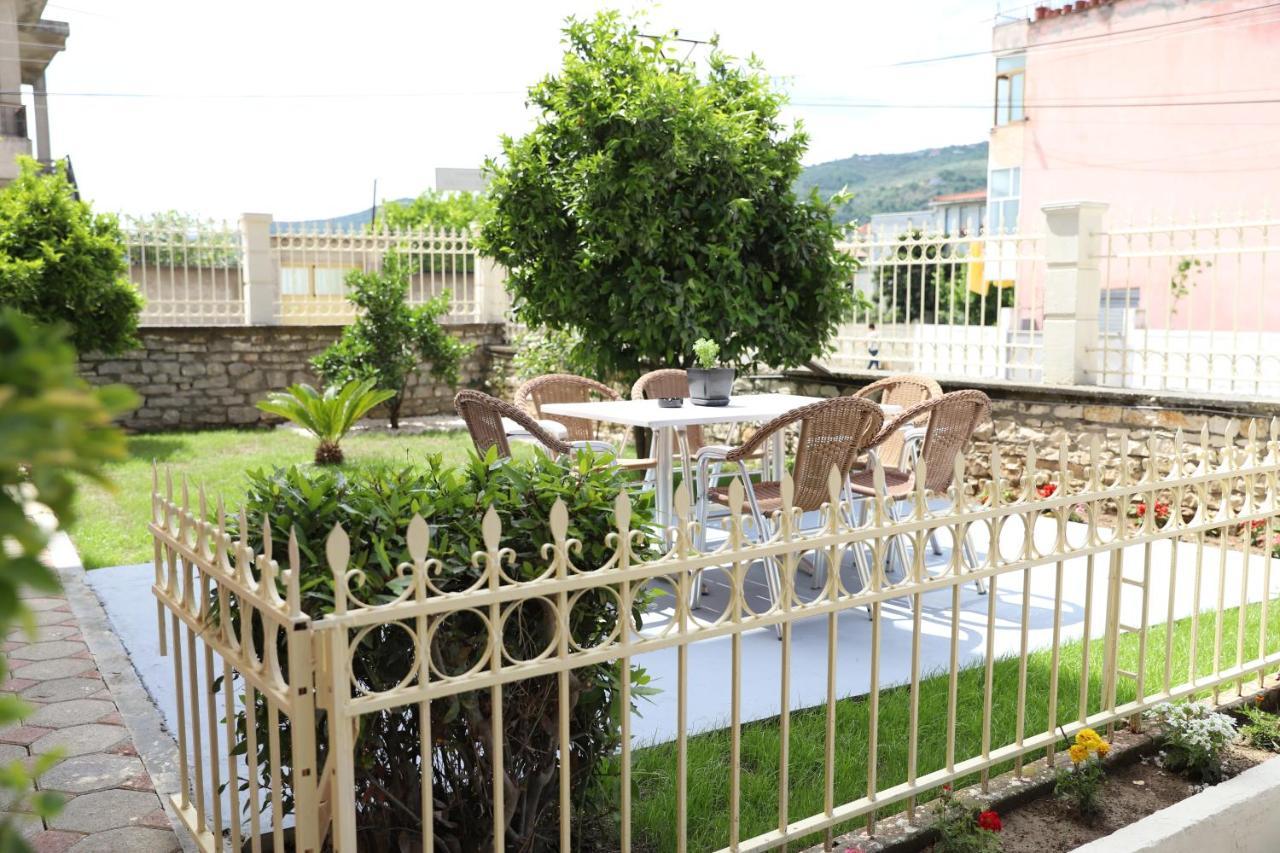 Hotel Vila Maledhi Berat Exteriör bild